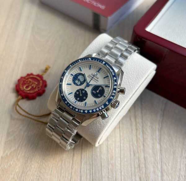 Omega Speedmaster Snoopy Edition