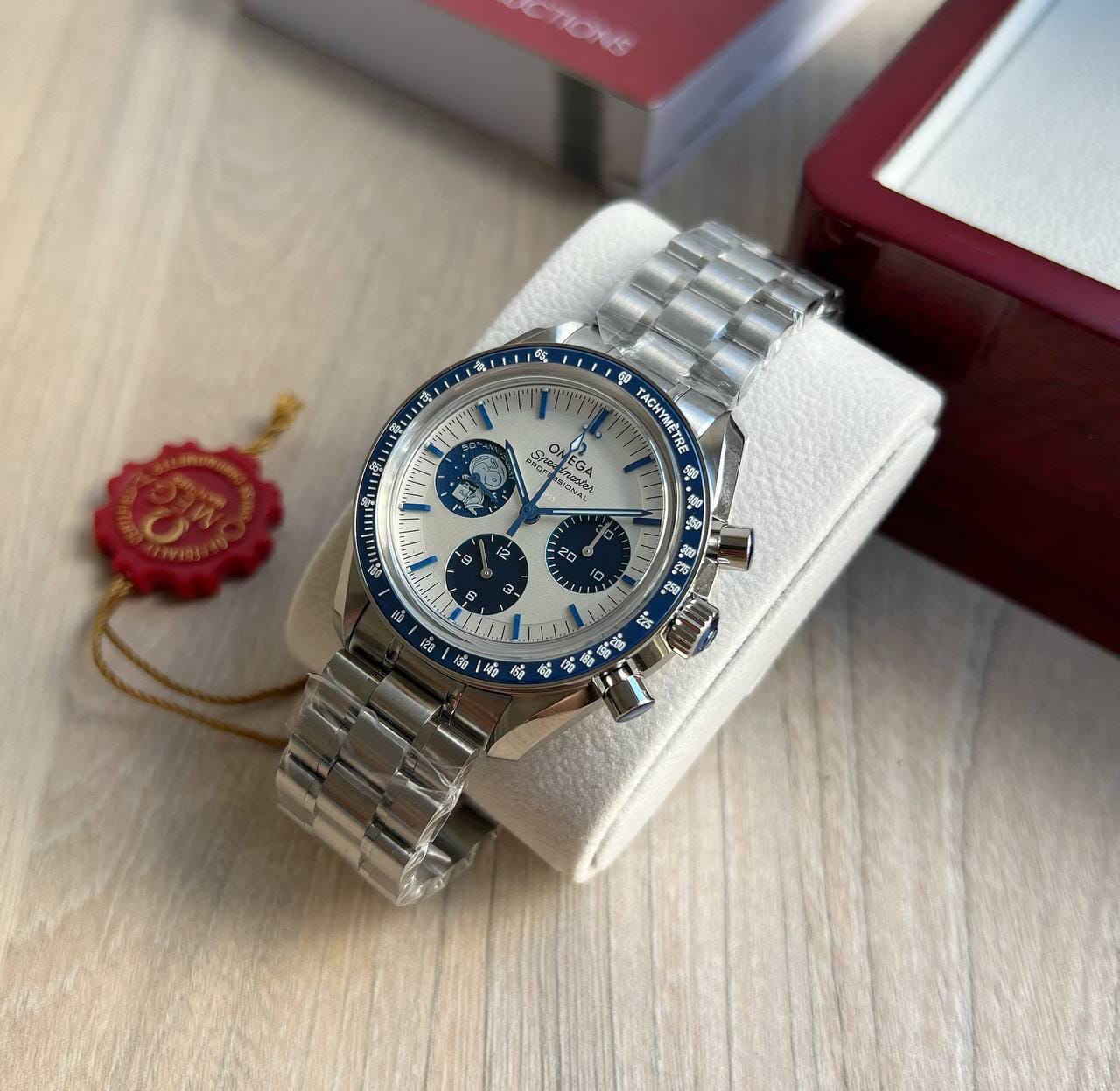 Omega Speedmaster Snoopy Edition